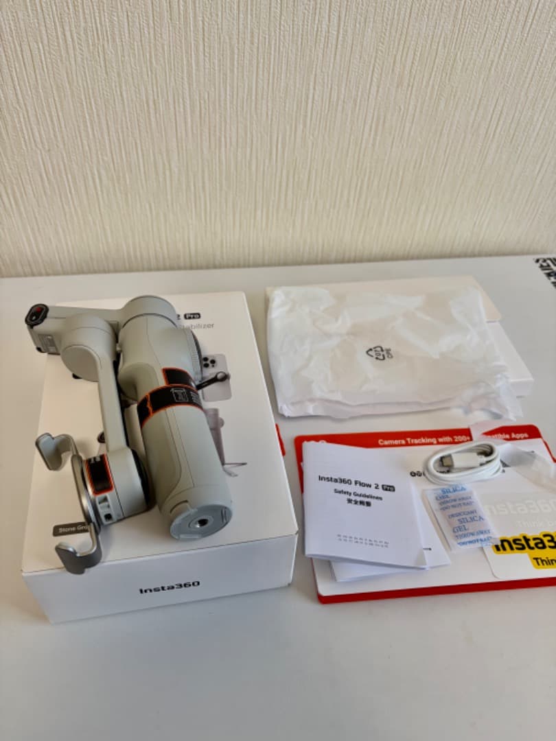 ほぼ新品　insuta360 Flow 2 pro　付属品完備品　ジンバル