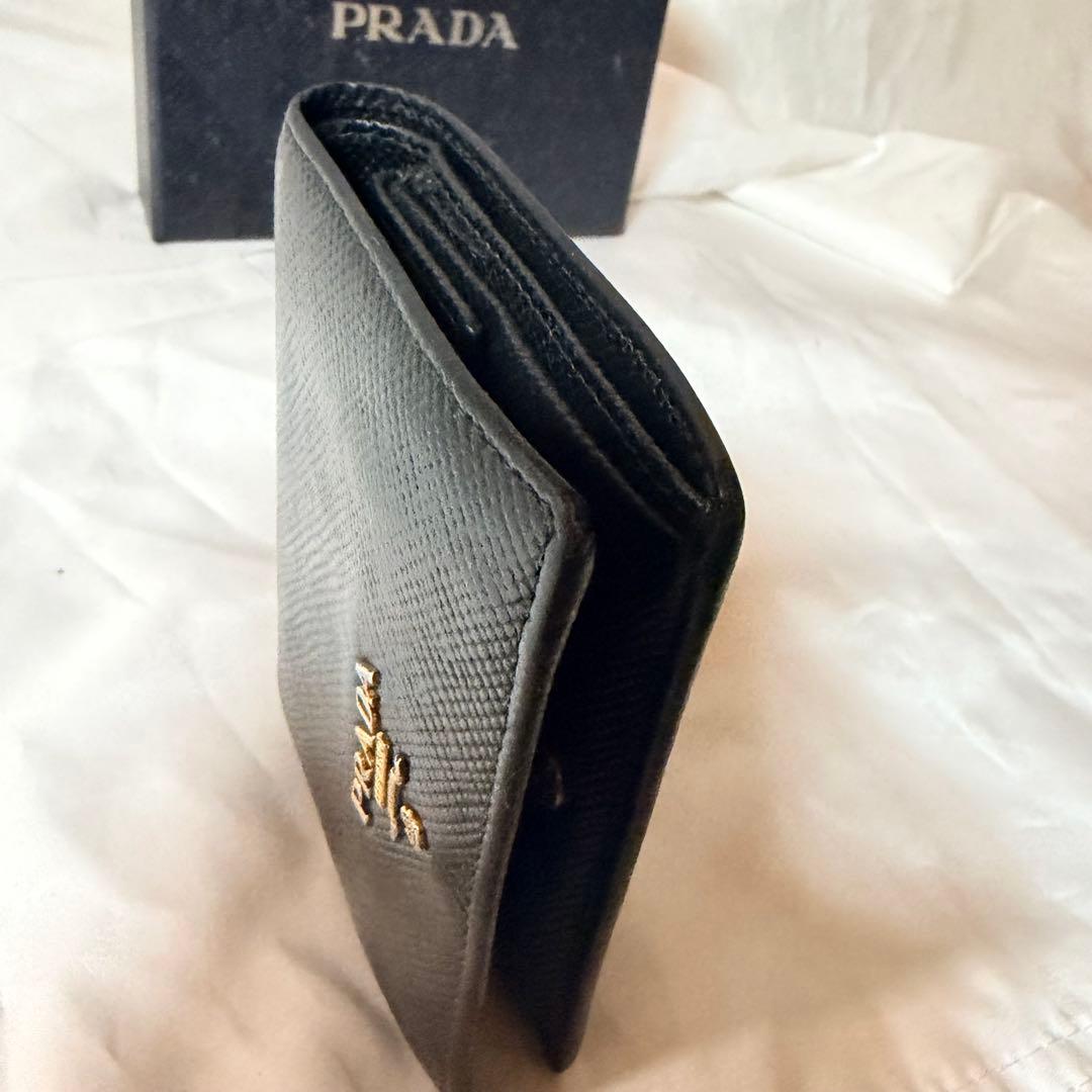 PRADA ブラック　サフィアーノレザー 二つ折り財布 箱付き