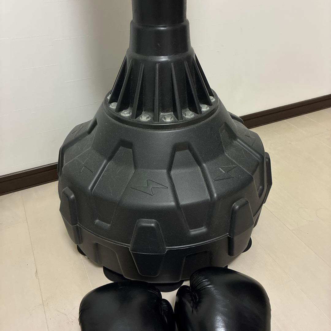 créer サンドバッグ 黒 ボクシンググローブ付き
