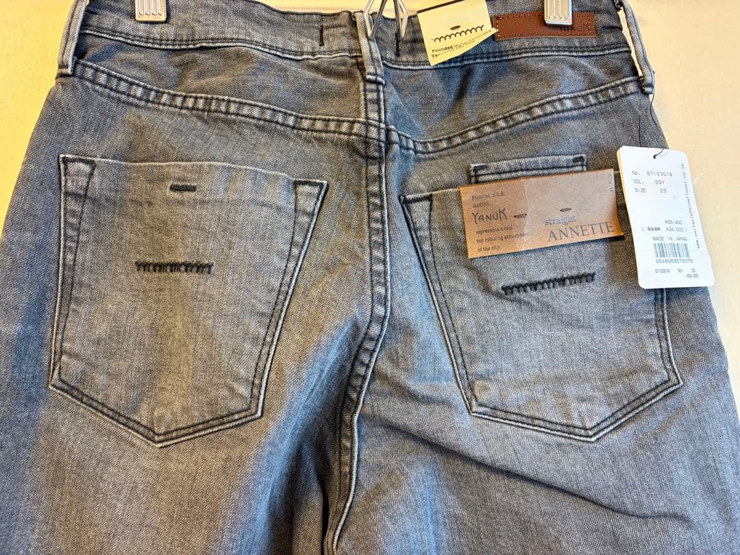 新品タグ付 YANUK ANNETTE 57103019 グレー 23ストレート