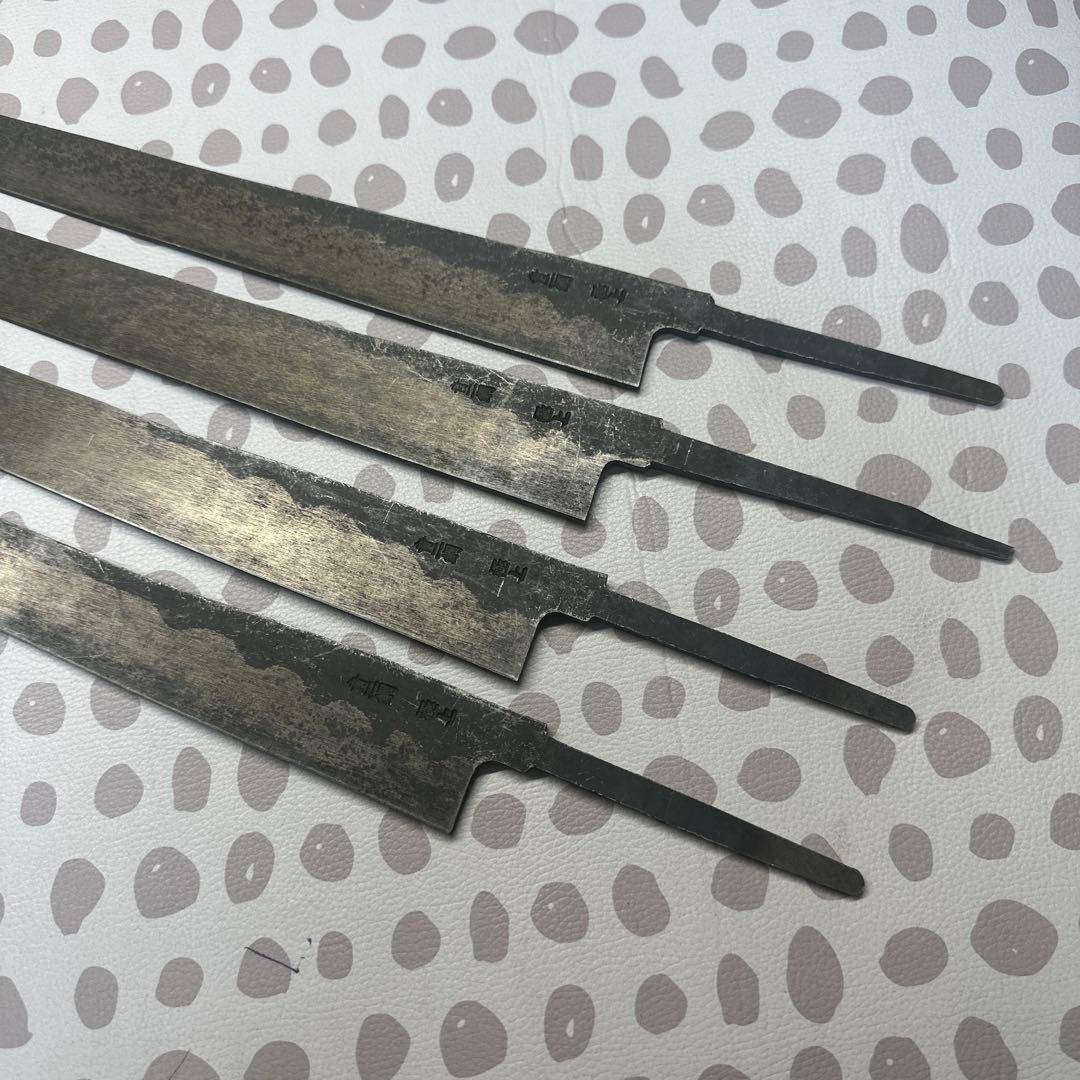 青切付柳刃包丁尺０寸2本・青先丸柳刃包丁尺０寸2本 刃の付いていない地のみ