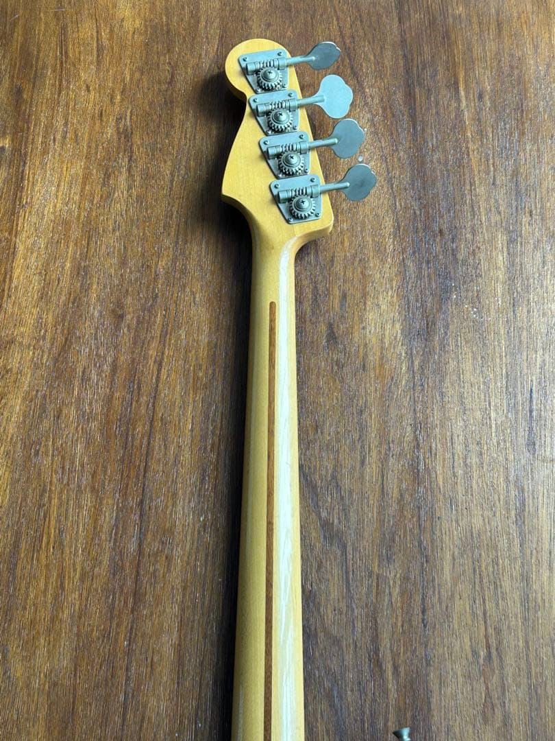【美品】【貴重】Fender セミホロウタイプのフレットレスベース
