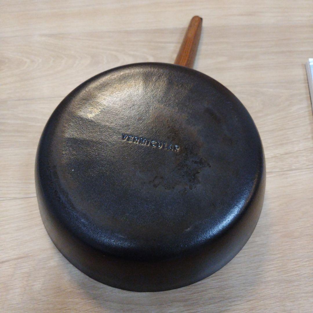 【中古美品】VERMICULAR フライパン 20cm ガラス蓋＆レシピブック付