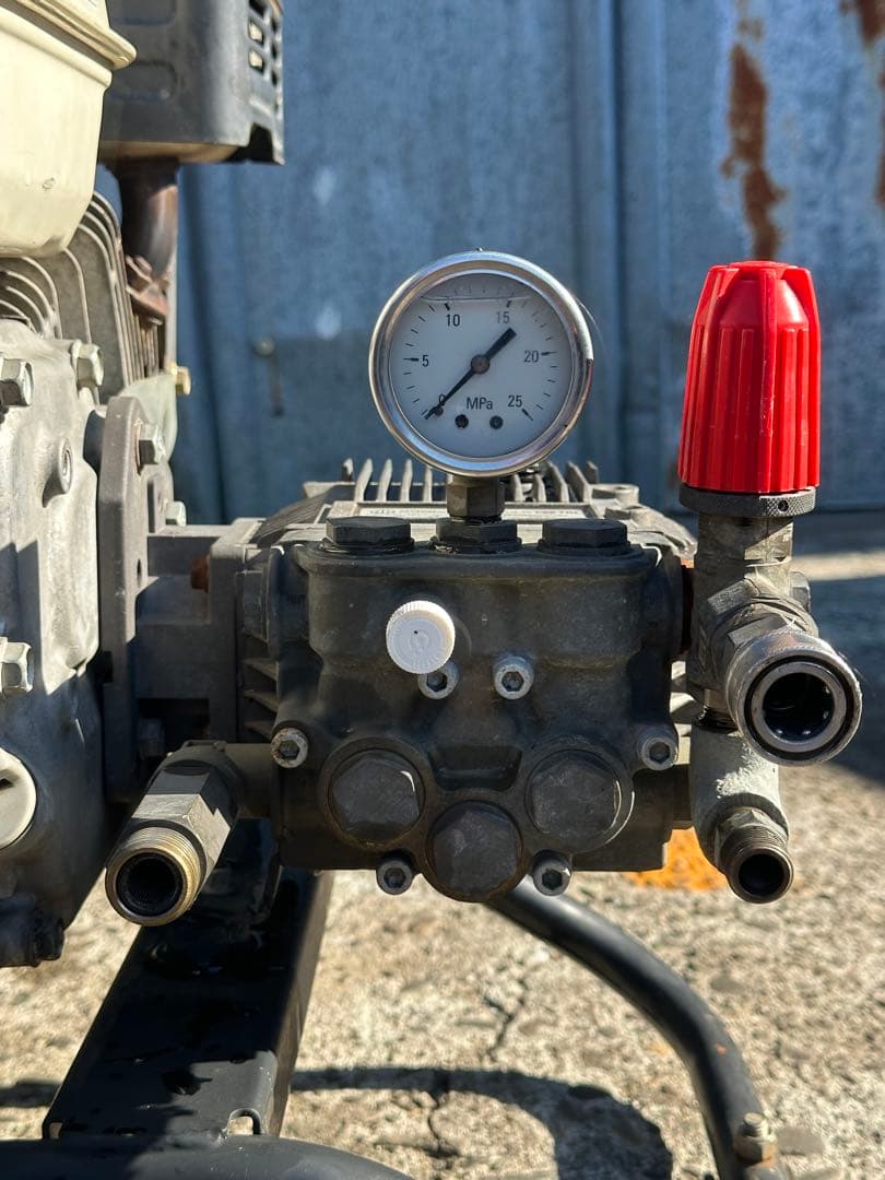 2. スーパー工業 エンジン式高圧洗浄機 SEC-1310 本体 & 給水ホース