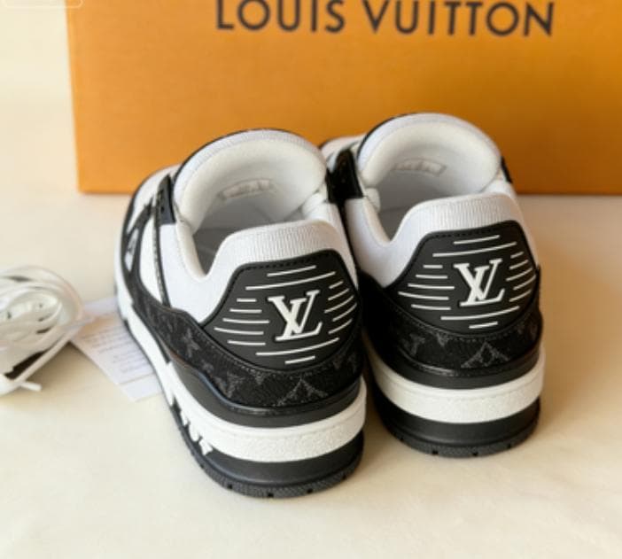 ルイヴィトン LV スニーカー ホワイト ブラック 27cm