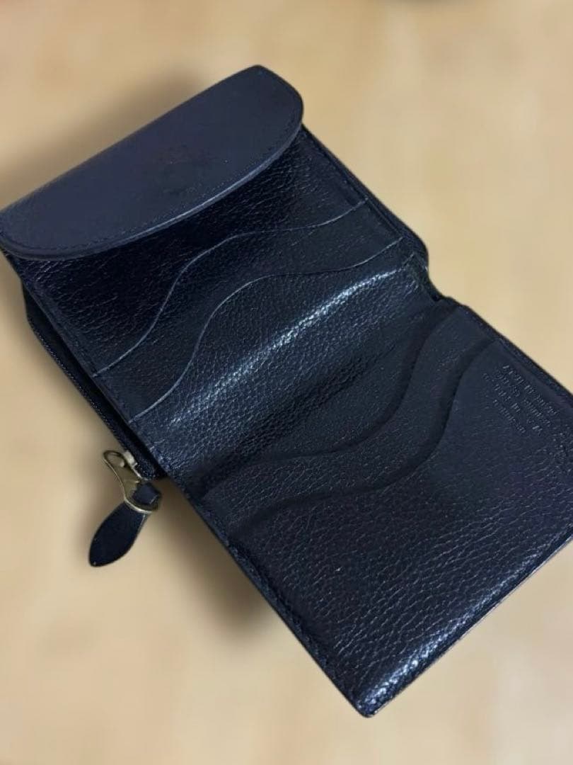 イルビゾンテ 黒 レザー 二つ折り財布