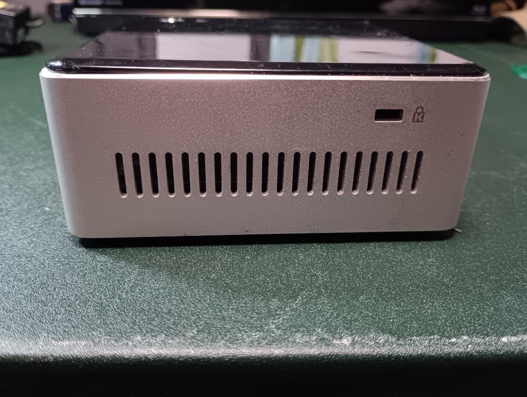 【中古】Intel NUC NUC5i7RYH Intel ※初期化済み