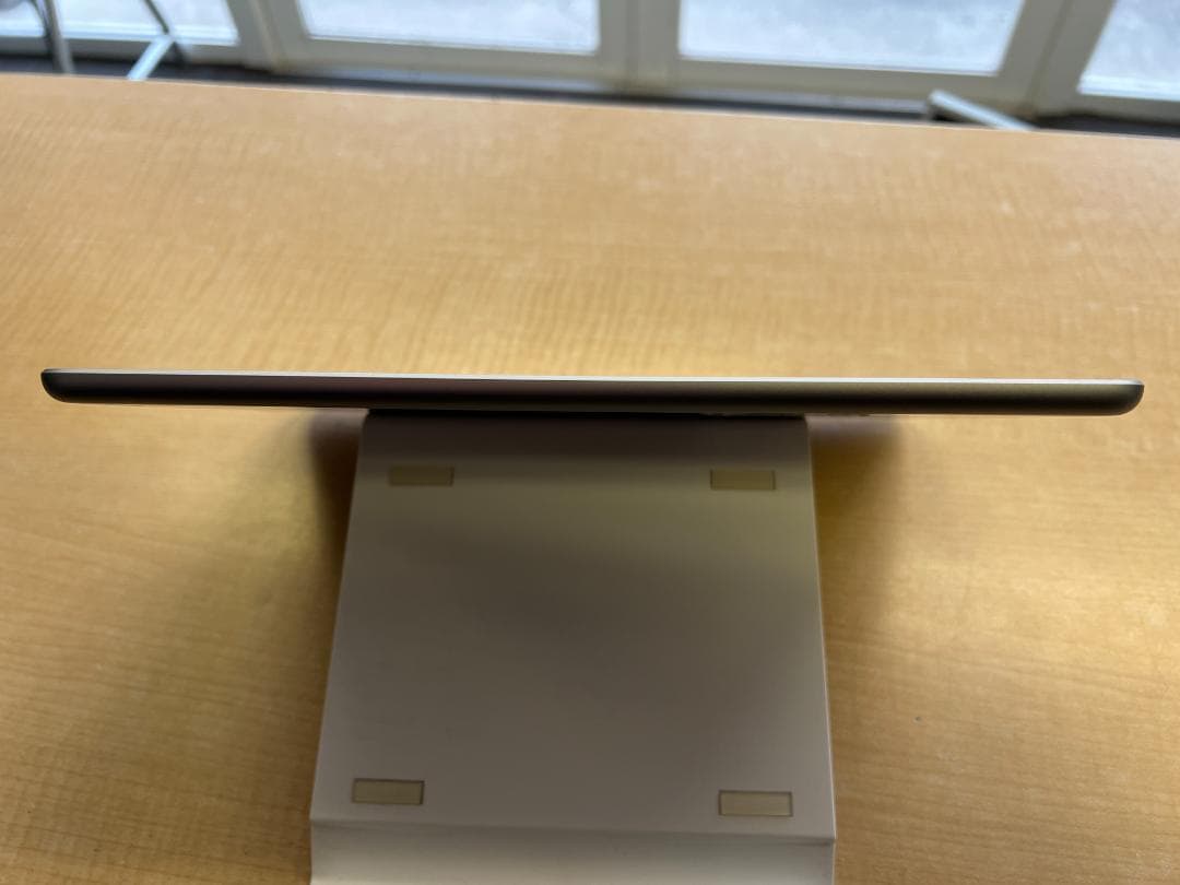 【ip-8】ショップ展示品 iPad 第5世代　32GB