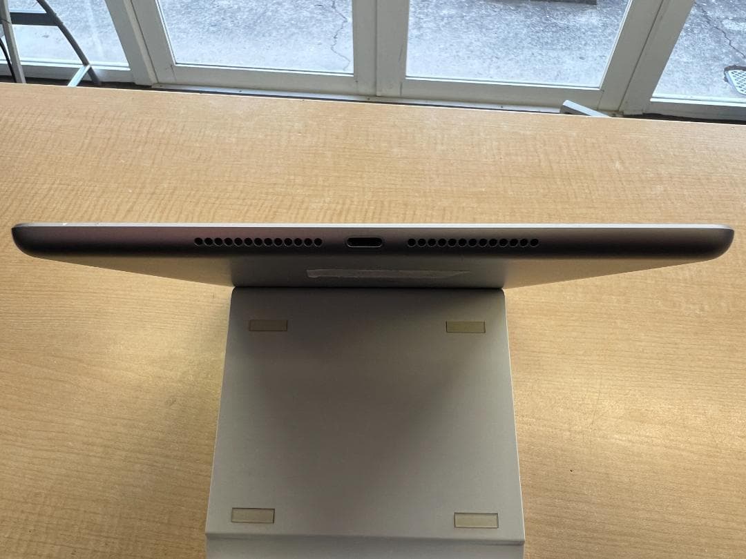 【ip-8】ショップ展示品 iPad 第5世代　32GB