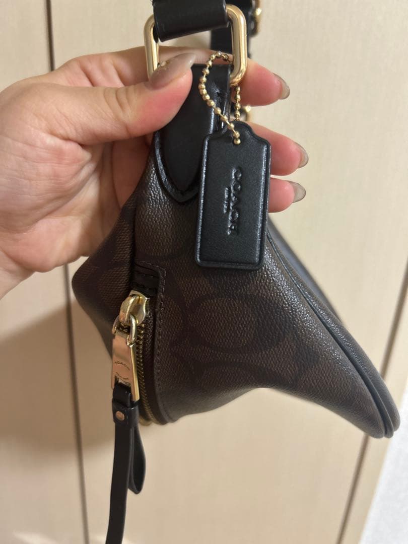 COACH ブラウン ボディバッグ タグ付き