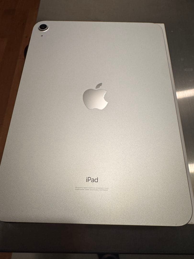 Apple iPad (第10世代) シルバー 本体　中古品
