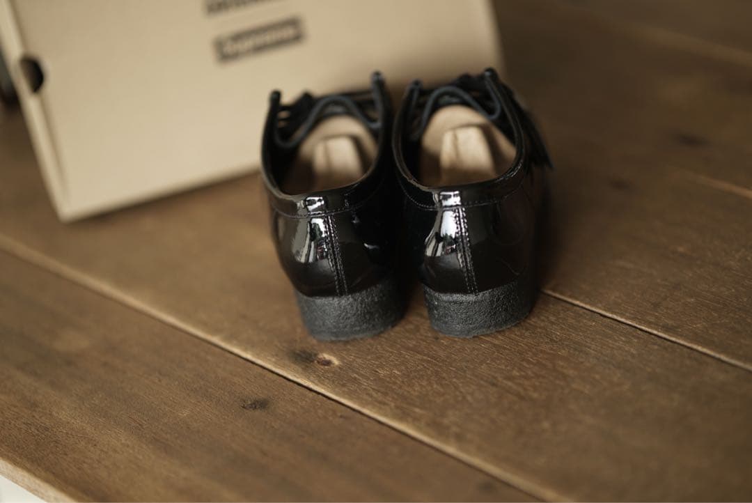 24ss SUPREME Clarks パテント レザー ワラビー 黒