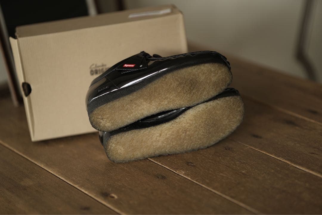 24ss SUPREME Clarks パテント レザー ワラビー 黒