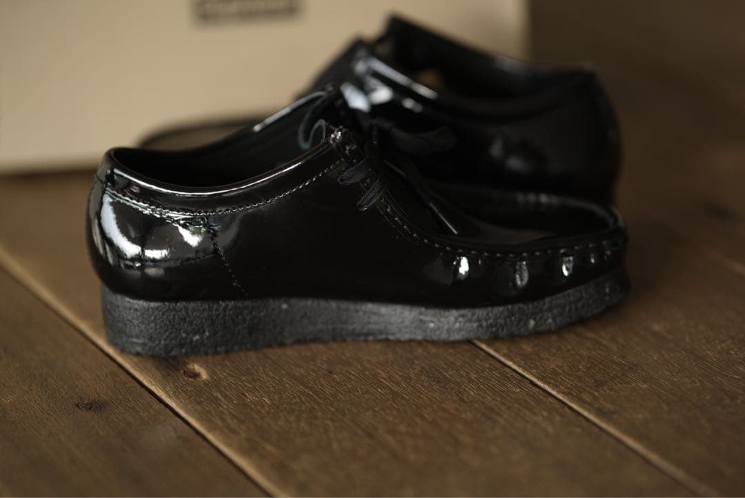 24ss SUPREME Clarks パテント レザー ワラビー 黒