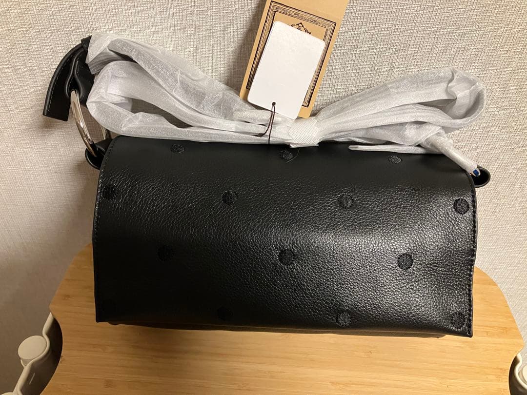 【新品未使用】ビアズリー 《本革》ドットボディバッグブラック