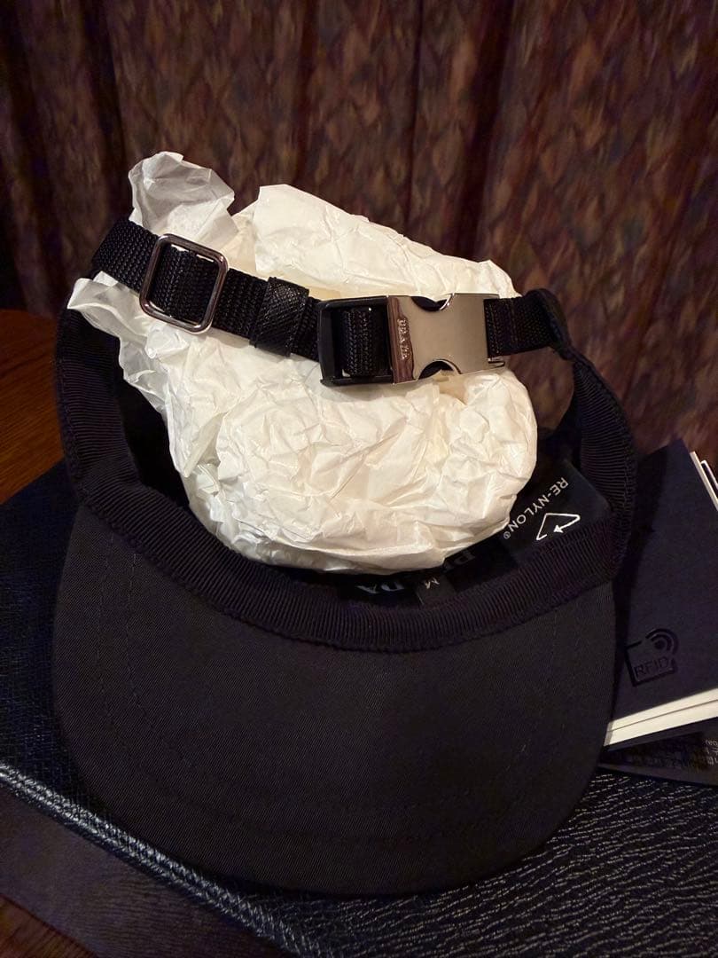 PRADA ブラックナイロンキャップ【犬用 美品】