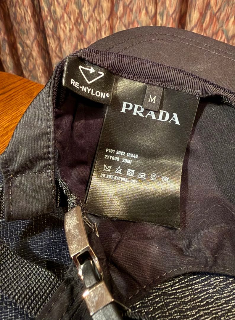 PRADA ブラックナイロンキャップ【犬用 美品】