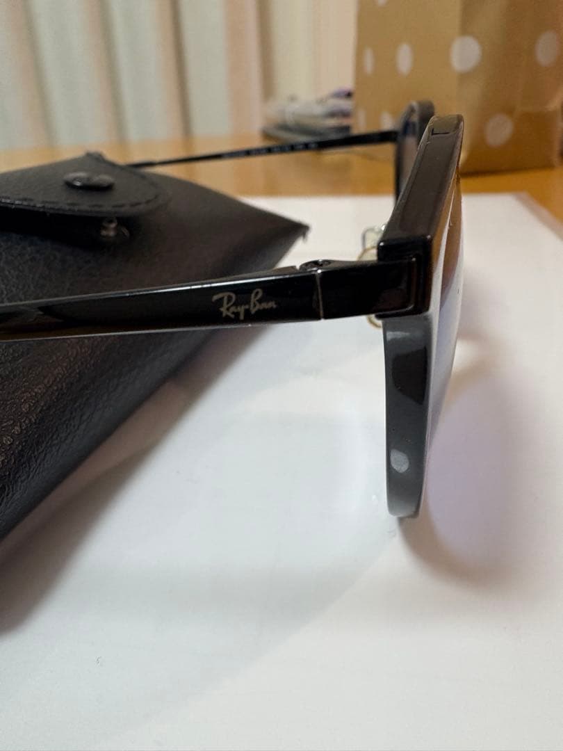 Ray-Ban サングラス 黒 フレーム 青 レンズ