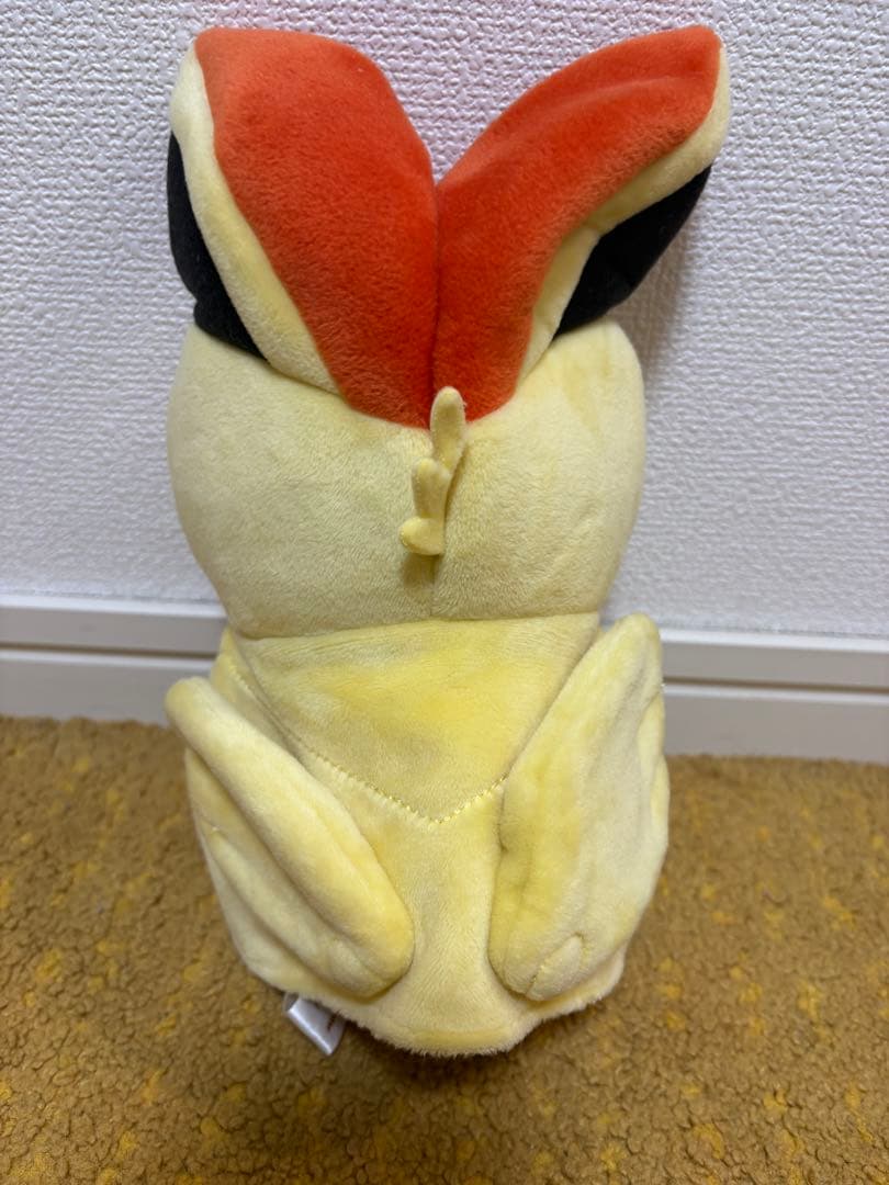 ビクティニピカチュウ　リーフィアイーブイ　リザードンピカチュウぬいぐるみポンチョ