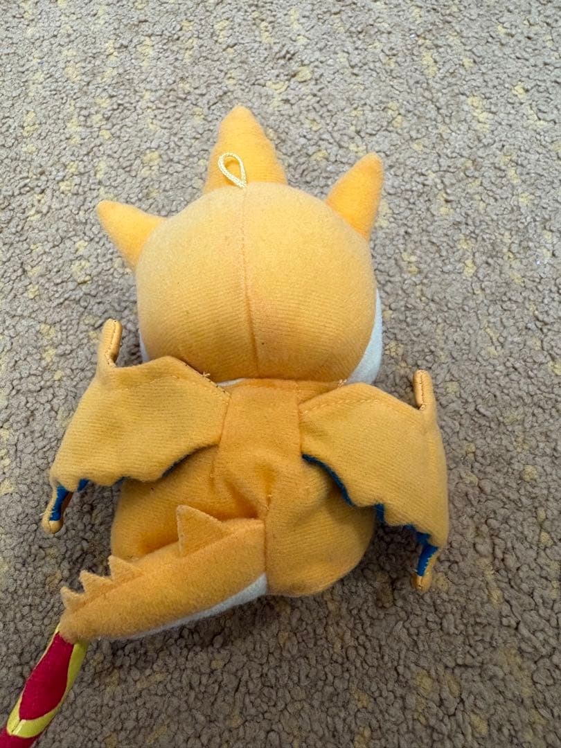ビクティニピカチュウ　リーフィアイーブイ　リザードンピカチュウぬいぐるみポンチョ