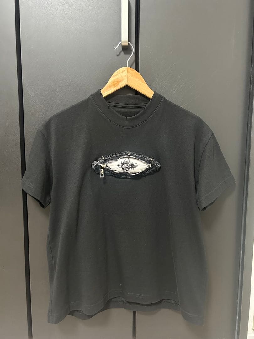 トップス UNIZ WORLD Monster Zip Eye T-Shirt