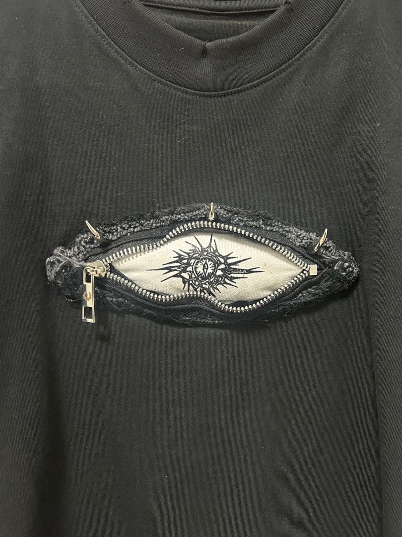 トップス UNIZ WORLD Monster Zip Eye T-Shirt
