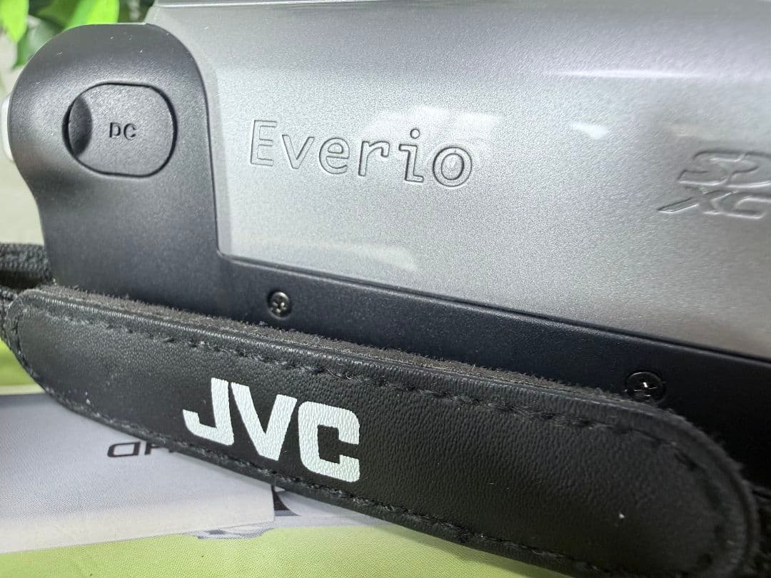 【未使用品】JVC ビデオカメラ GZ-E10