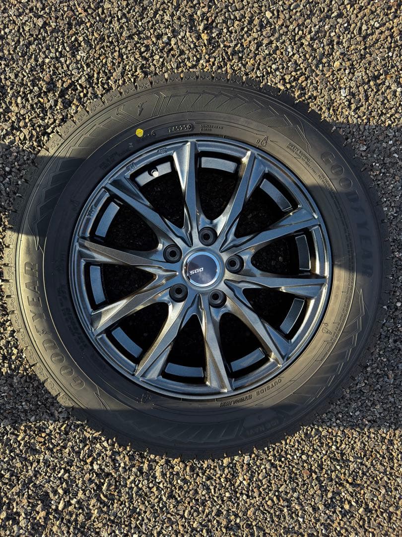 【送料込】【新品未使用】グッドイヤースタッドレス215/60R16 ヴェゼル等