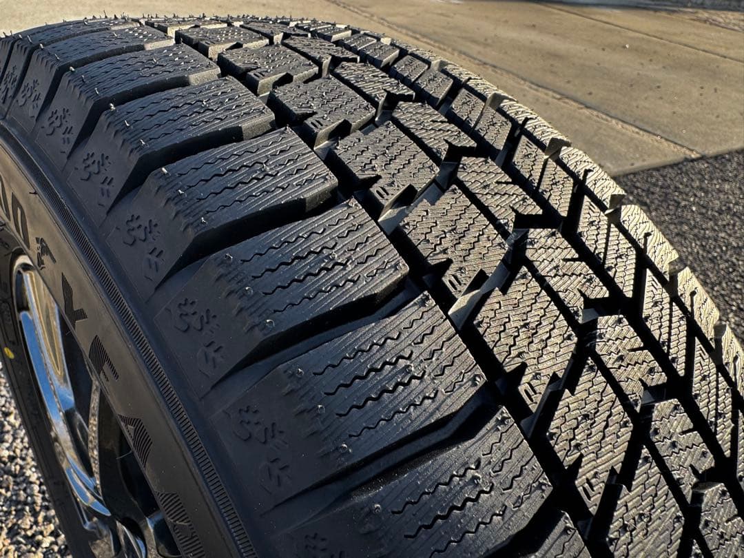 【送料込】【新品未使用】グッドイヤースタッドレス215/60R16 ヴェゼル等