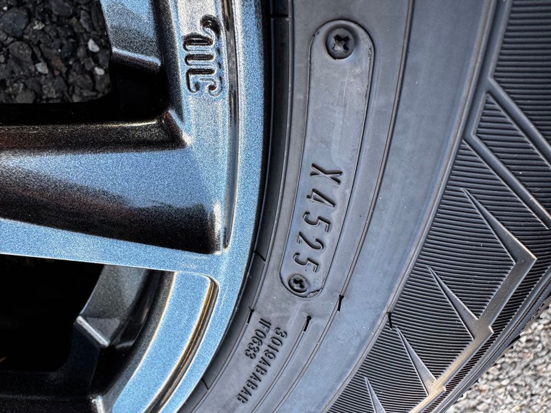 【送料込】【新品未使用】グッドイヤースタッドレス215/60R16 ヴェゼル等