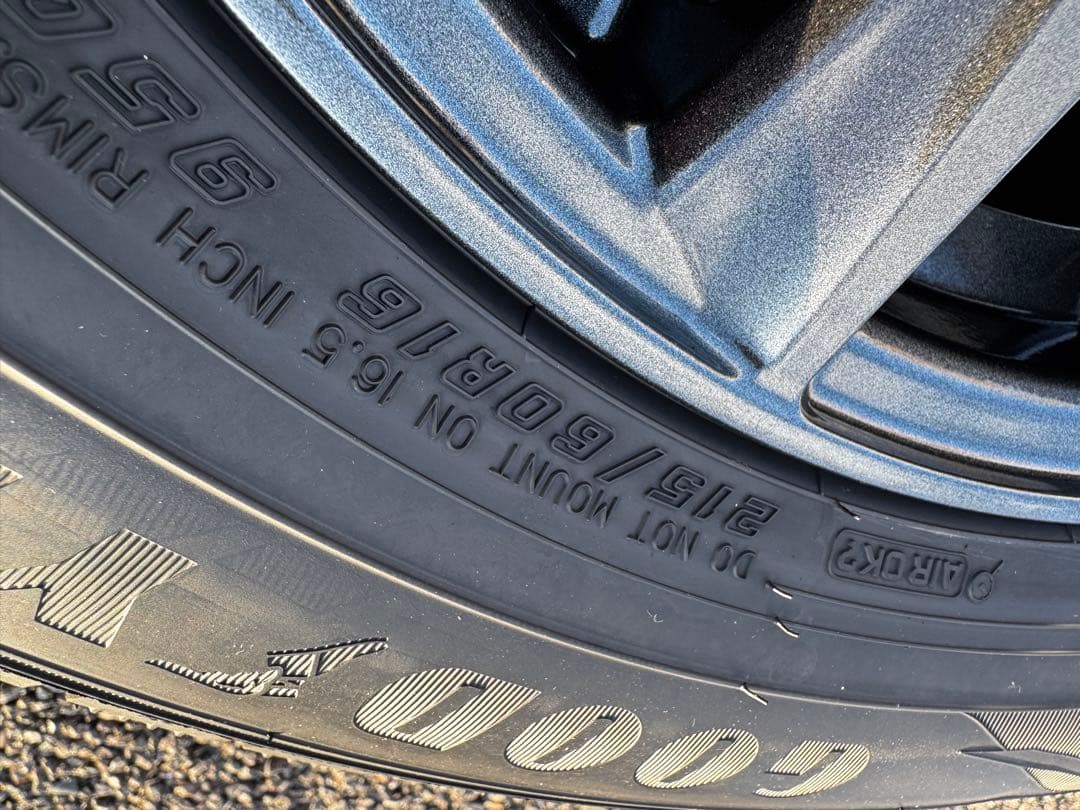 【送料込】【新品未使用】グッドイヤースタッドレス215/60R16 ヴェゼル等