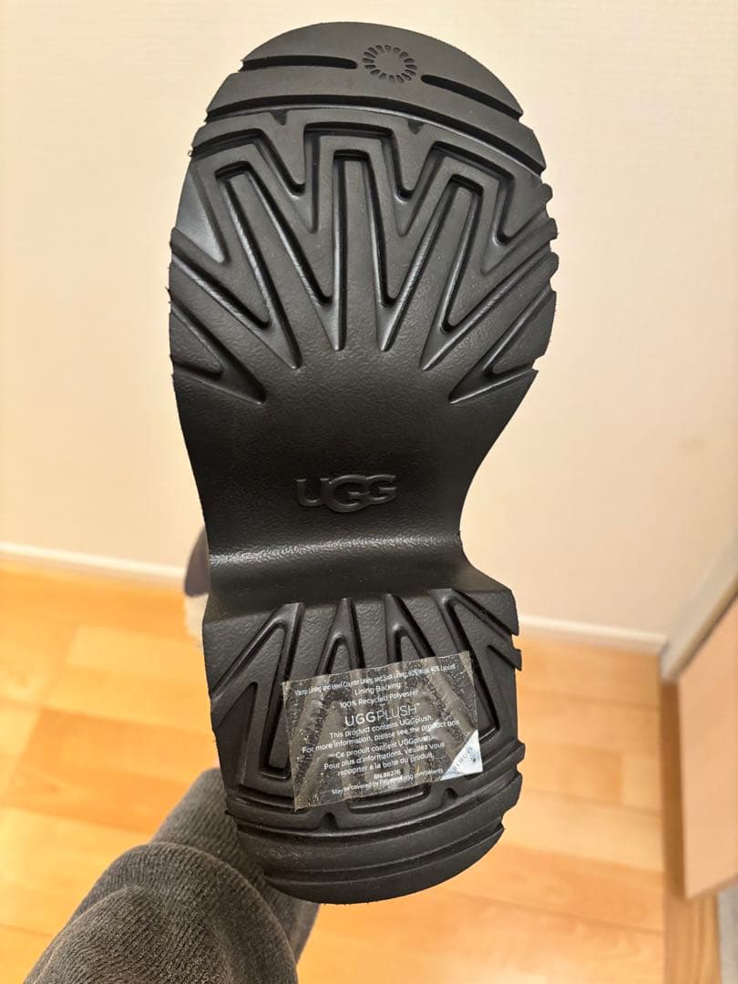 UGGショート ムートンブーツ Esmee Leather Boot