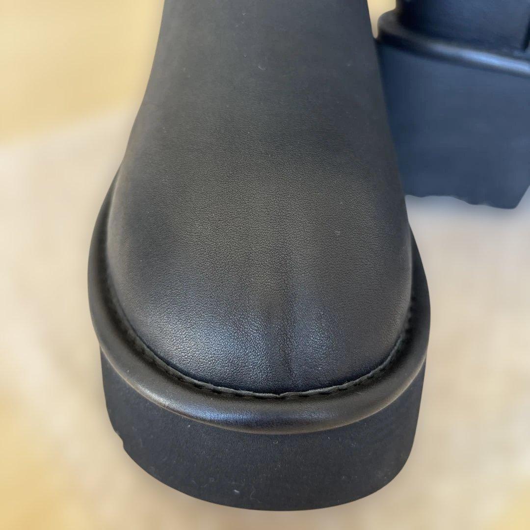 UGGショート ムートンブーツ Esmee Leather Boot