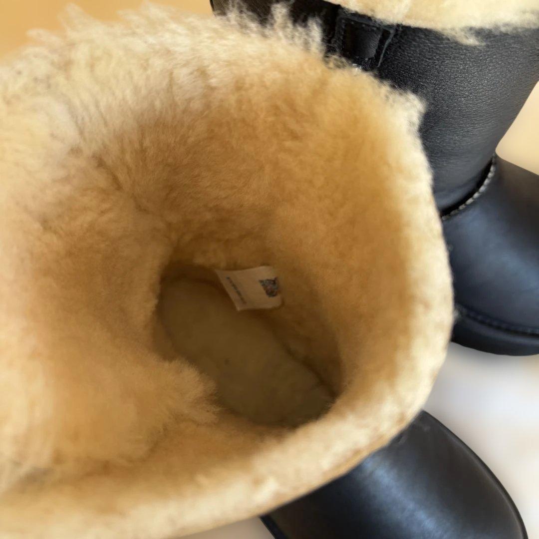 UGGショート ムートンブーツ Esmee Leather Boot