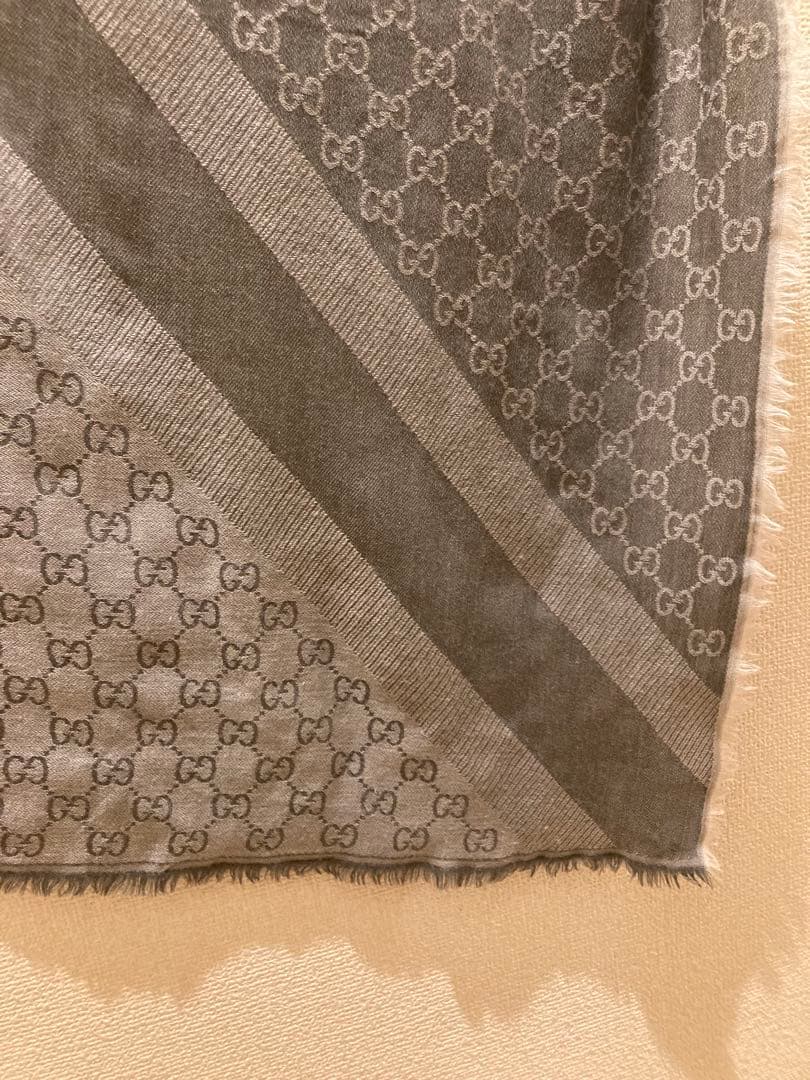 [美品]GUCCI グレー GGパターン 大判ストール オールシーズン 軽量