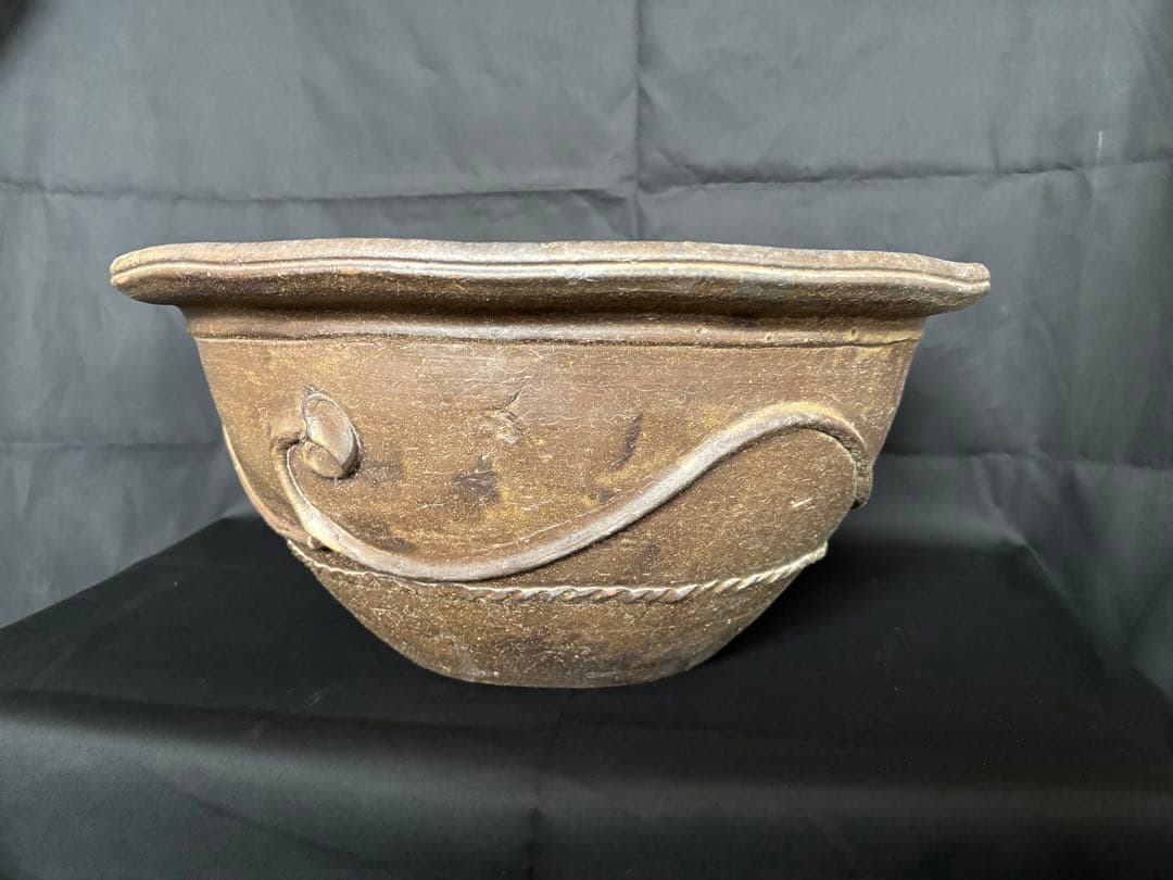 薩摩焼 苗代川 唐草浮出紋 大鉢 黒薩摩 時代物 盆栽 植木鉢 琉球 能野 壷屋