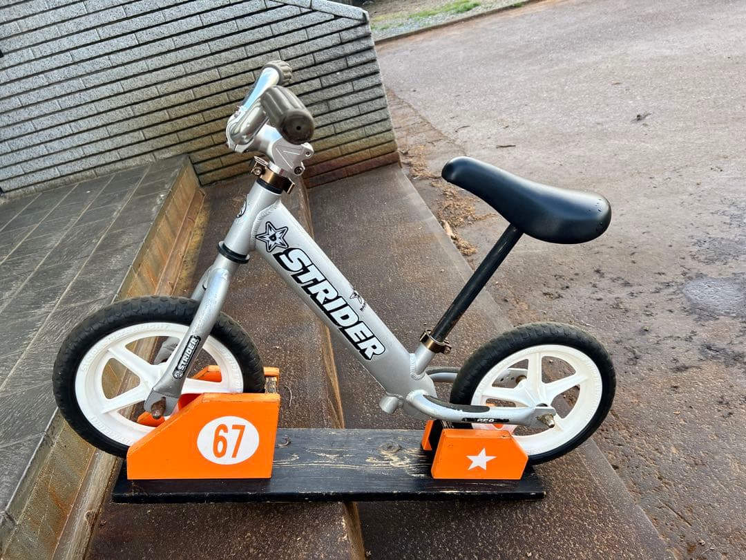 (≧∀≦)さん専用　小改造ストライダーPro 車体&木製スタンド付