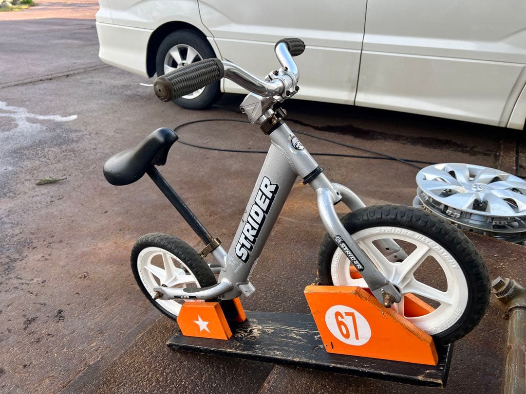 (≧∀≦)さん専用　小改造ストライダーPro 車体&木製スタンド付
