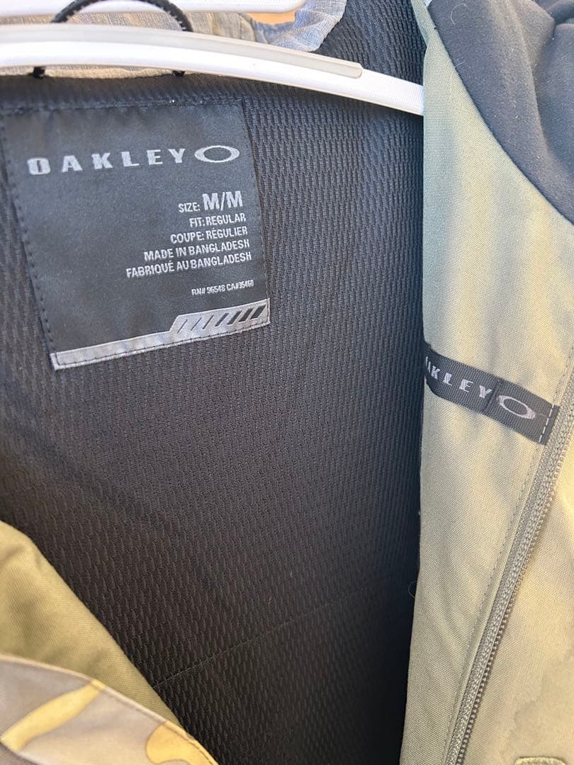 【999】OAKLEY 迷彩 スノーボード スキー ウェア メンズ
