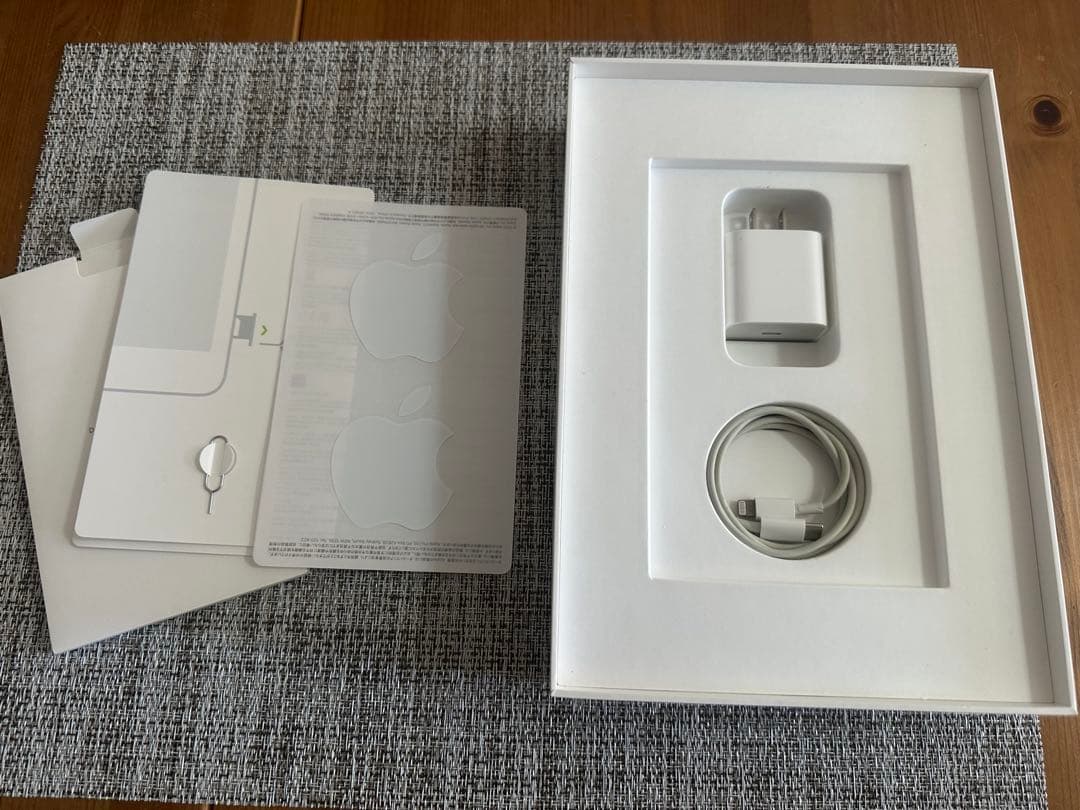 Apple iPad 第9世代 64GB箱・コード付き