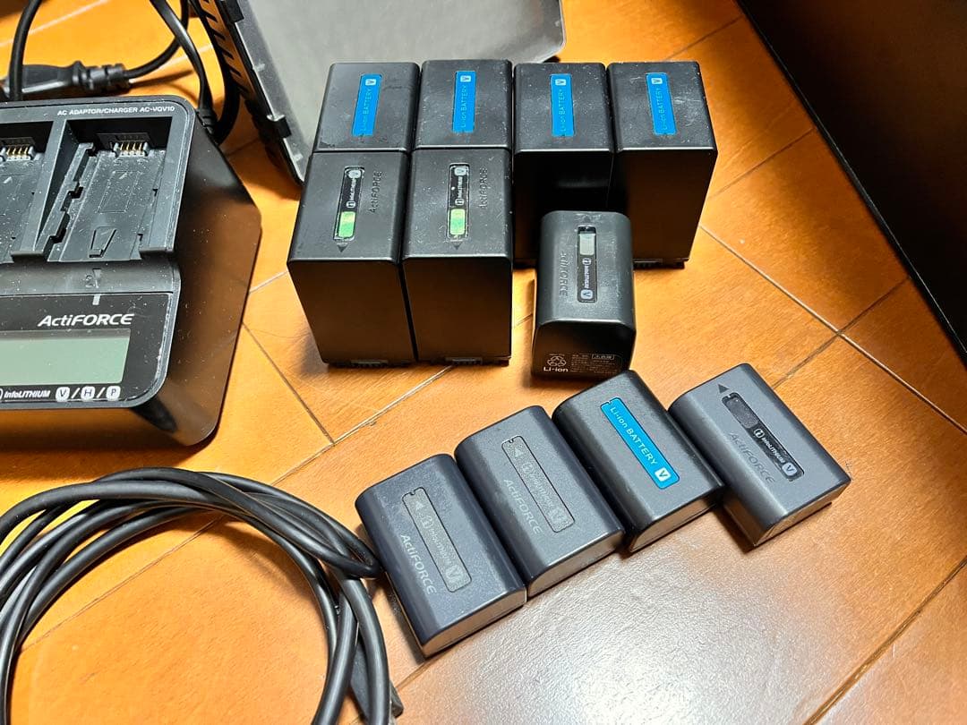 SONY FDR-AX45A ハンディカム 本体2台+予備バッテリー　その他