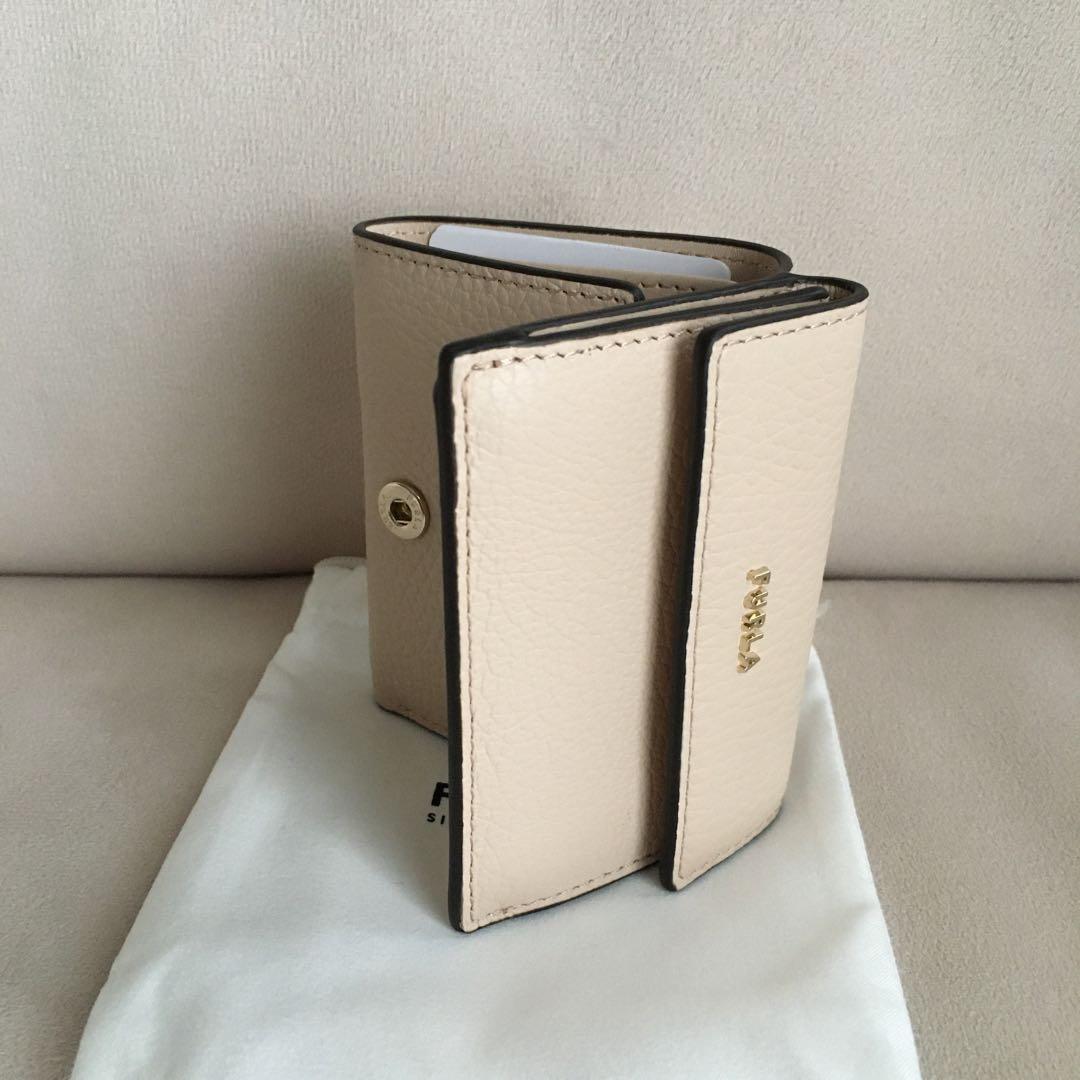 新品　FURLA フルラ　定価22,000円　バビロン　三つ折り　財布　ベージュ