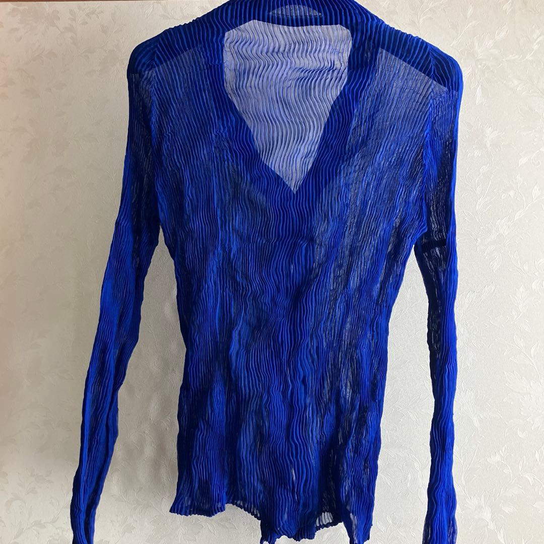 ISSEY MIYAKE／イッセイミヤケ　ロイヤルブルー　長袖カーディガン