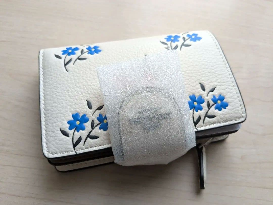 新品未使用＊コーチ花柄二つ折り財布＊フラワー＊本日限定価格お値下げ✨