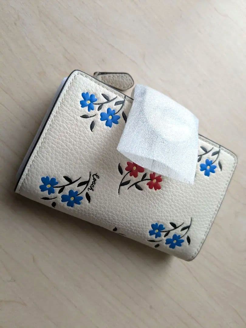 新品未使用＊コーチ花柄二つ折り財布＊フラワー＊本日限定価格お値下げ✨