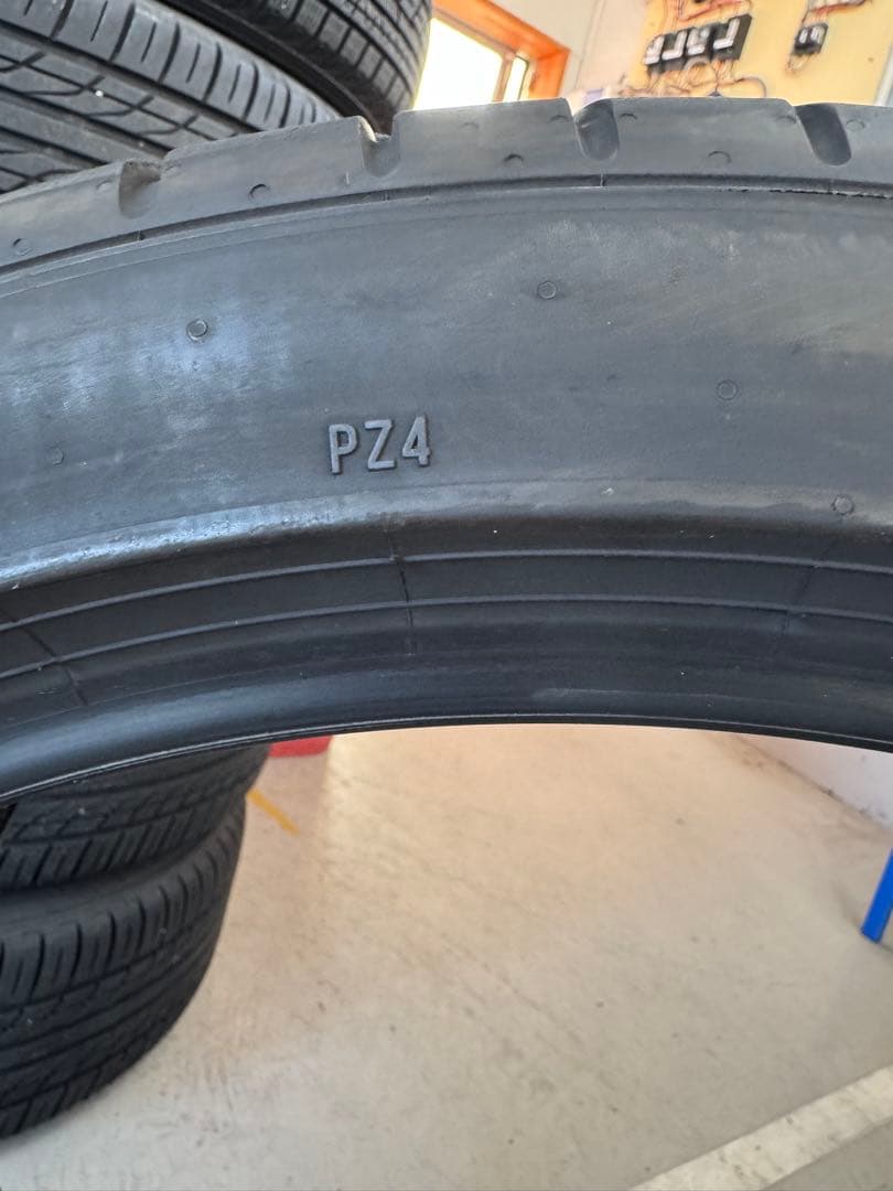 ピレリーP ZERO 2255/40R21 2本セット