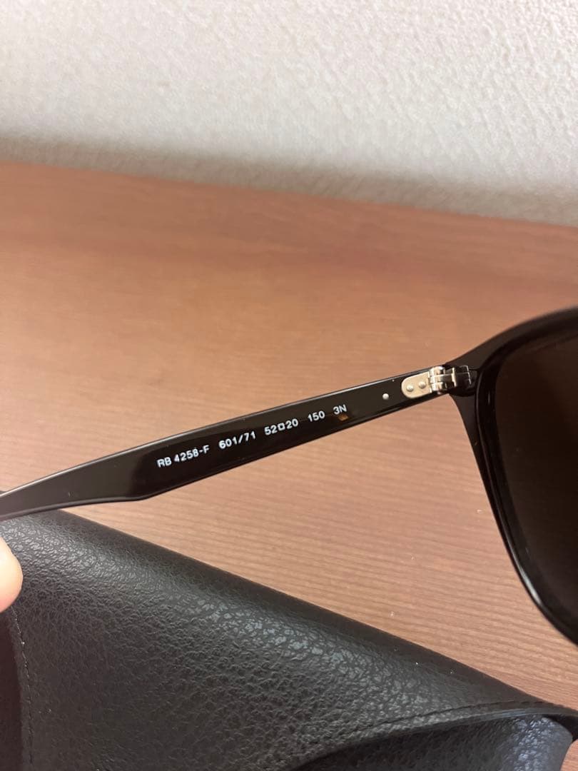 Ray-Ban RB4258F 601/71 52-20 サングラス