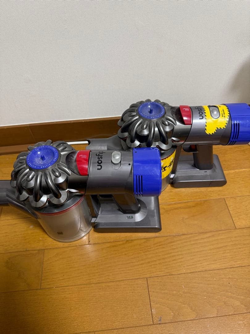 Dyson スティッククリーナー本体 各種アタッチメント付きジャンク品