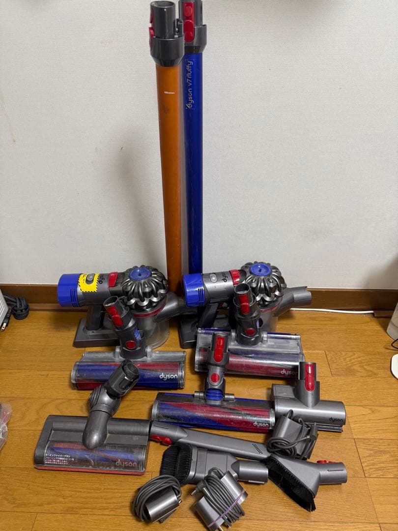 Dyson スティッククリーナー本体 各種アタッチメント付きジャンク品