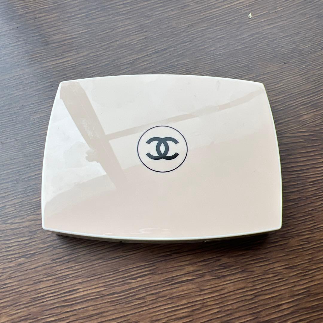 CHANEL☆ルブランブライトニングコンパクト☆B10